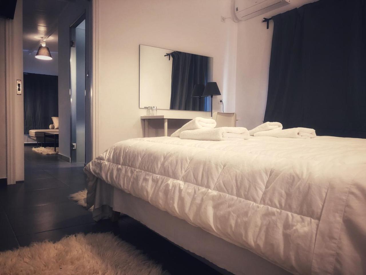 Leonidaion Guesthouse Olümpia Kültér fotó A bedroom in a hotel